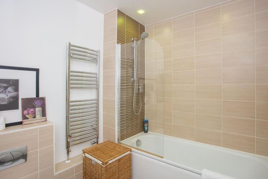 Unique & Welcoming 2Bd Flat In Limehouse Apartment London Exterior photo